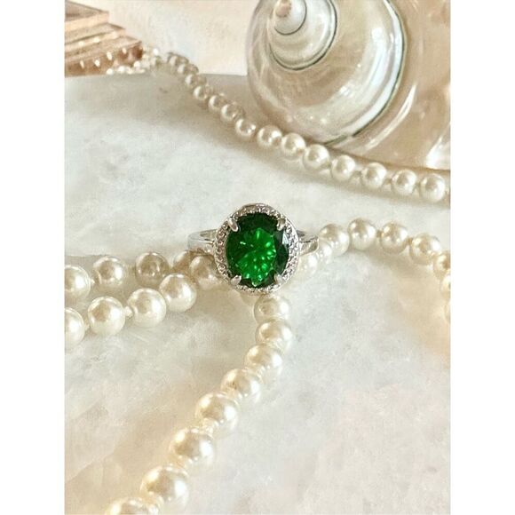 Cubic zirconia oval cut emerald green ring size 9 - Picture 5 of 6